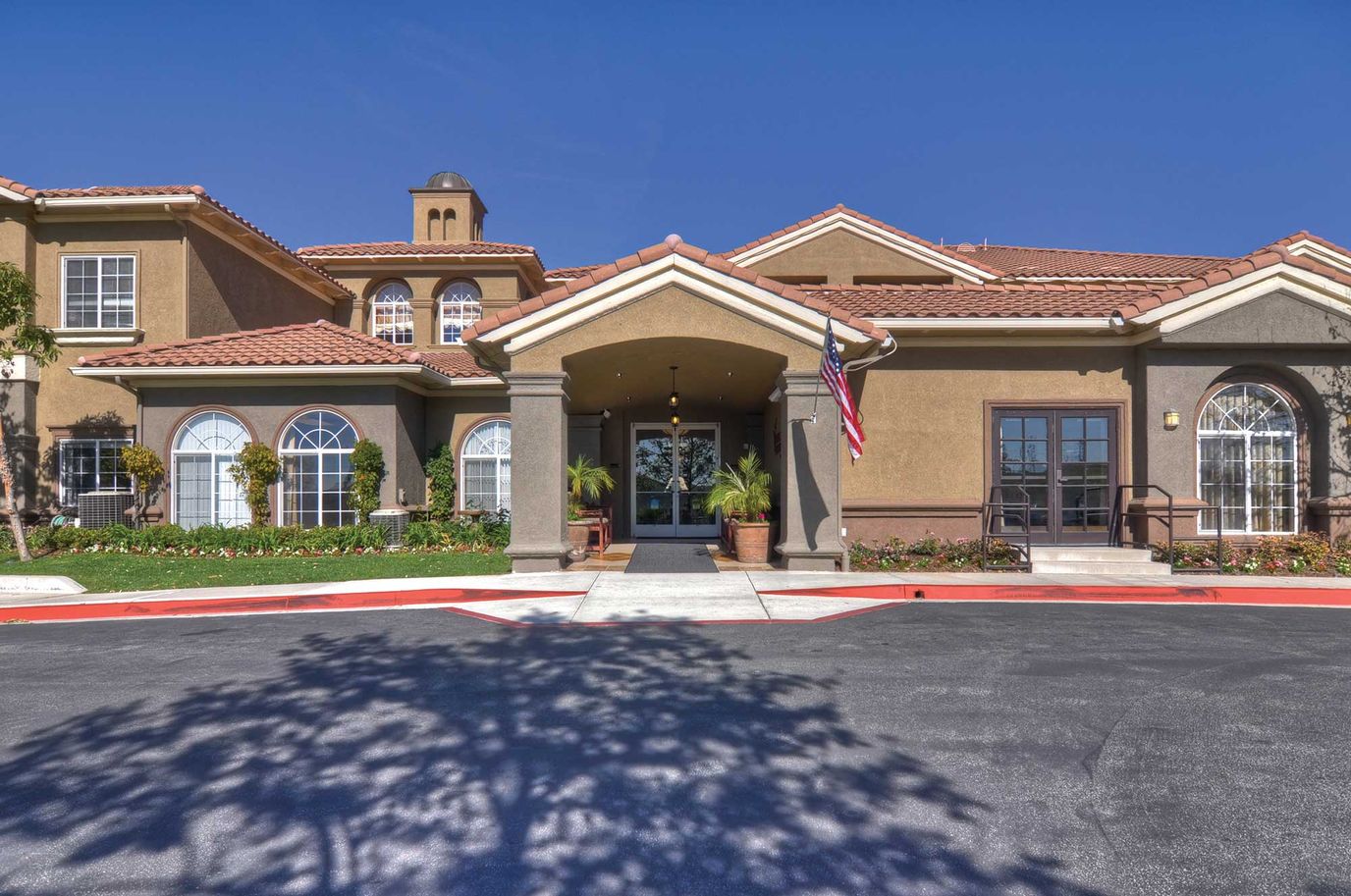 Entrance of Ivy Park at Mission Viejo with landscaping