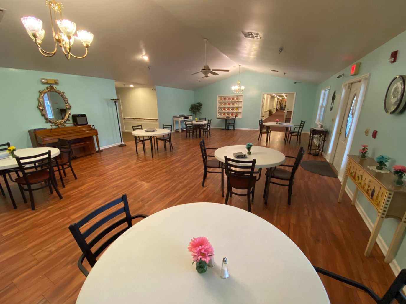 Dining room with tables and chairs