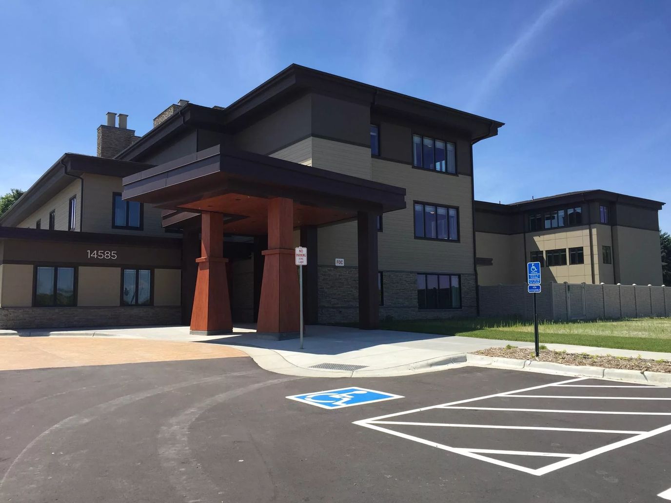 Front entrance of The Birches at Trillium Woods facility