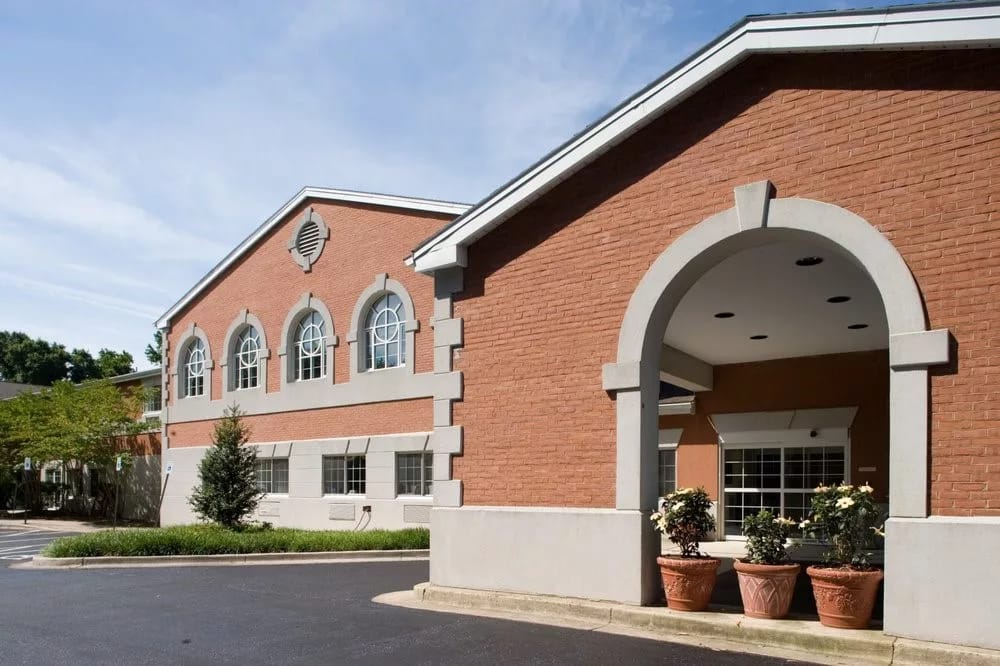 Exterior view of Autumn Lake Healthcare at Spa Creek
