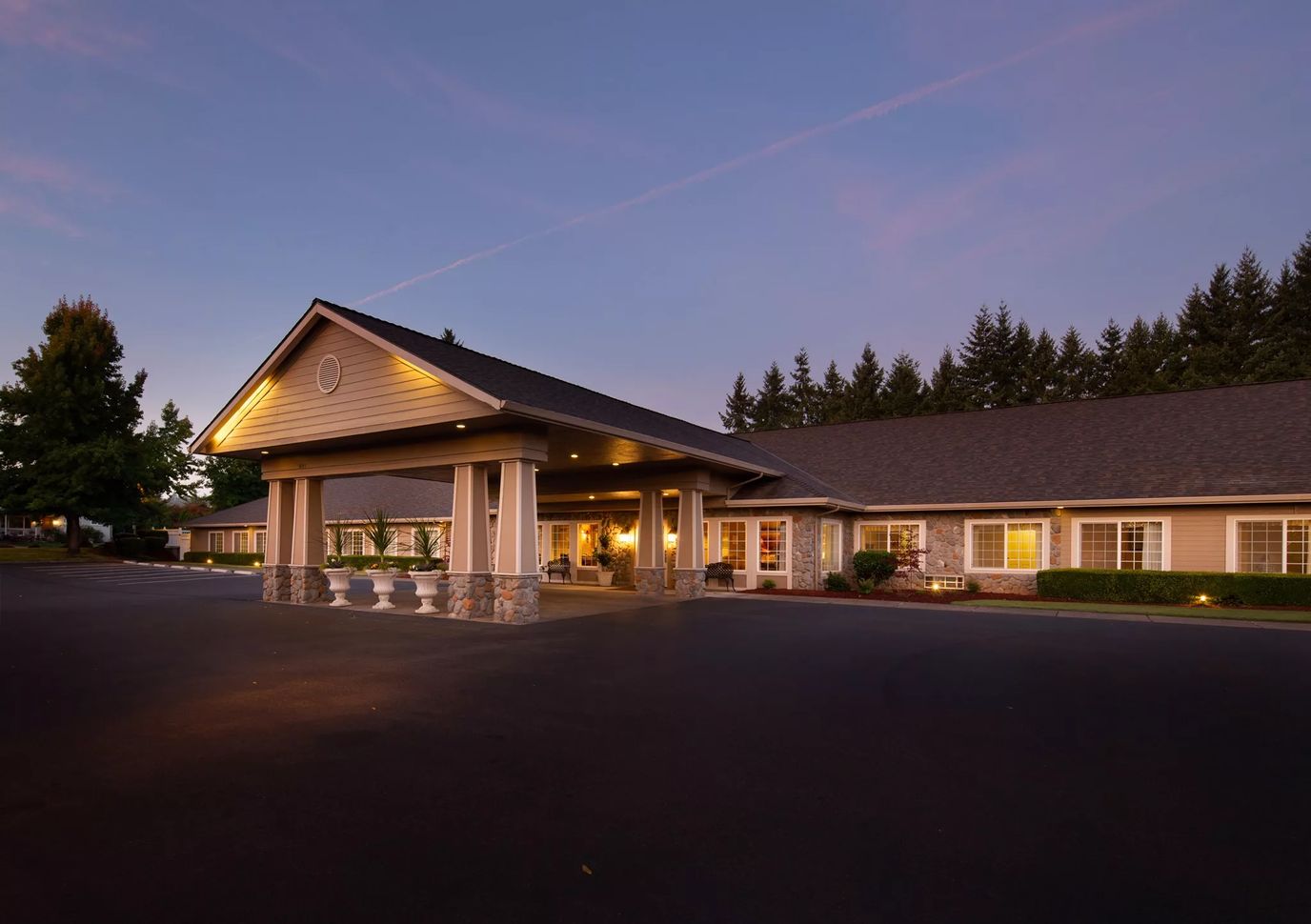 Exterior view of Cedarhurst of Bloomington at twilight