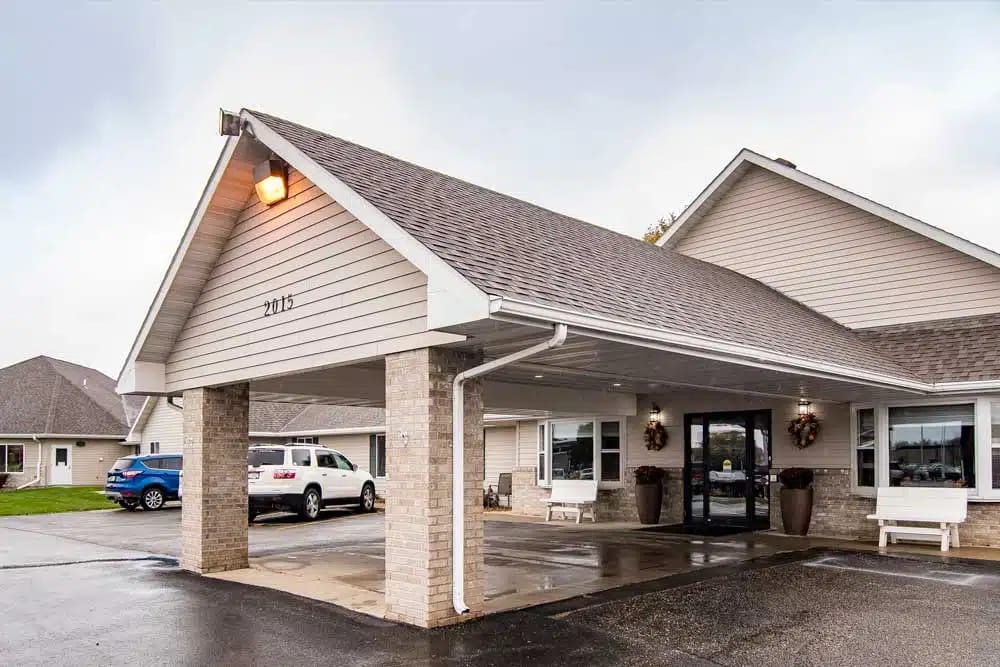 Exterior view of Edgewood Brookings facility entrance