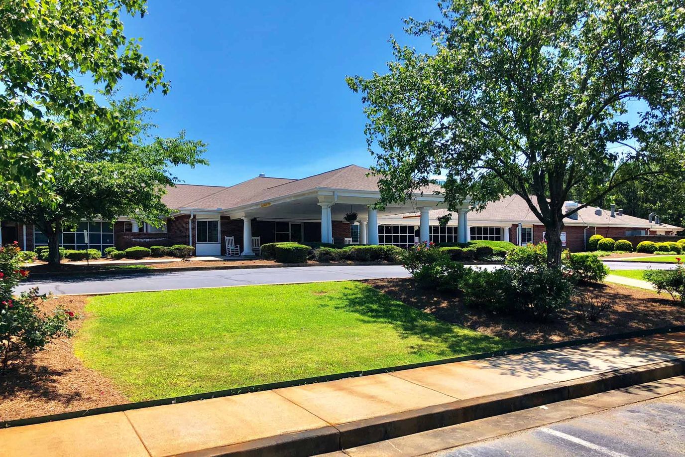 Exterior view of Glenwood Health Center surrounded by greenery