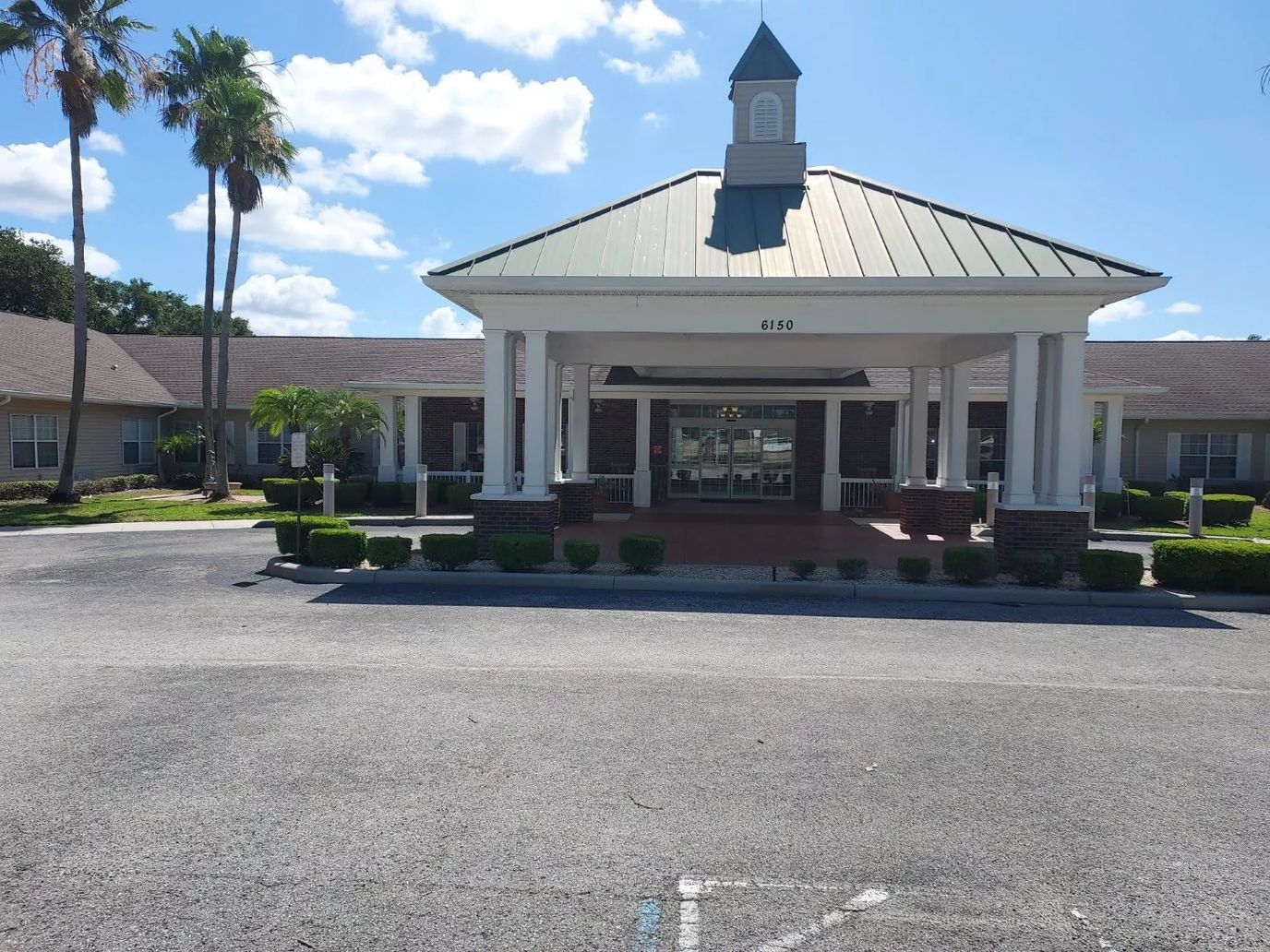 Exterior view of Hawthorne Inn of Lakeland