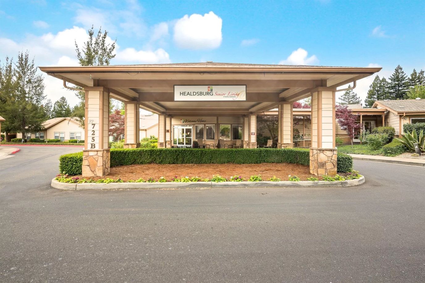 Front entrance of Healdsburg Senior Living
