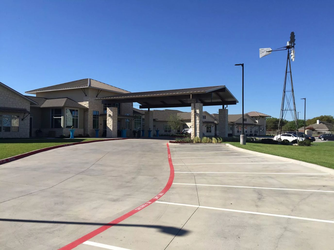 Exterior view of Heartis Waco Assisted Living entrance