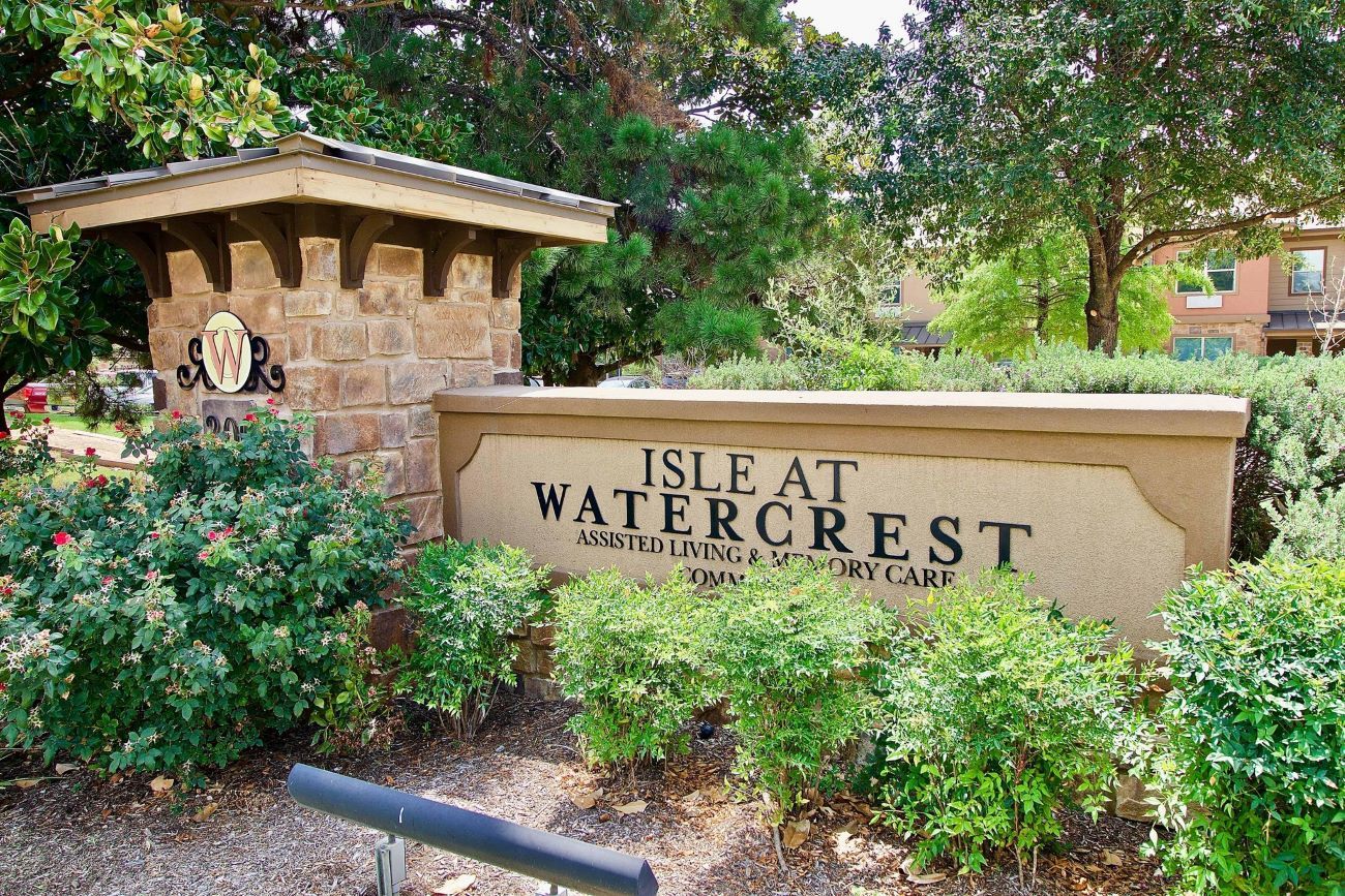 Signage for Isle at Watercrest Mansfield facility
