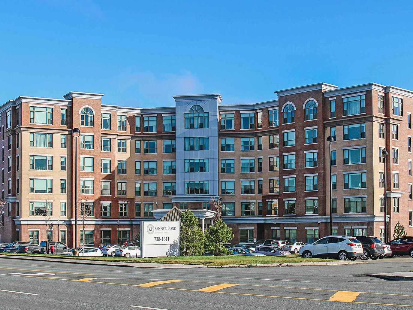 Front view of Kenny's Pond Retirement Community building