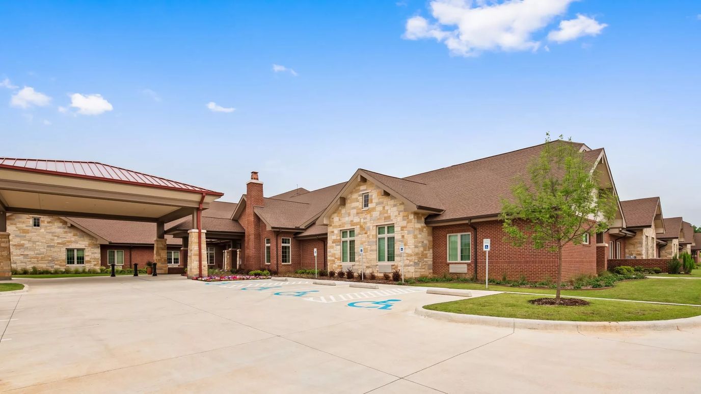 Front view of Legend of Mansfield facility