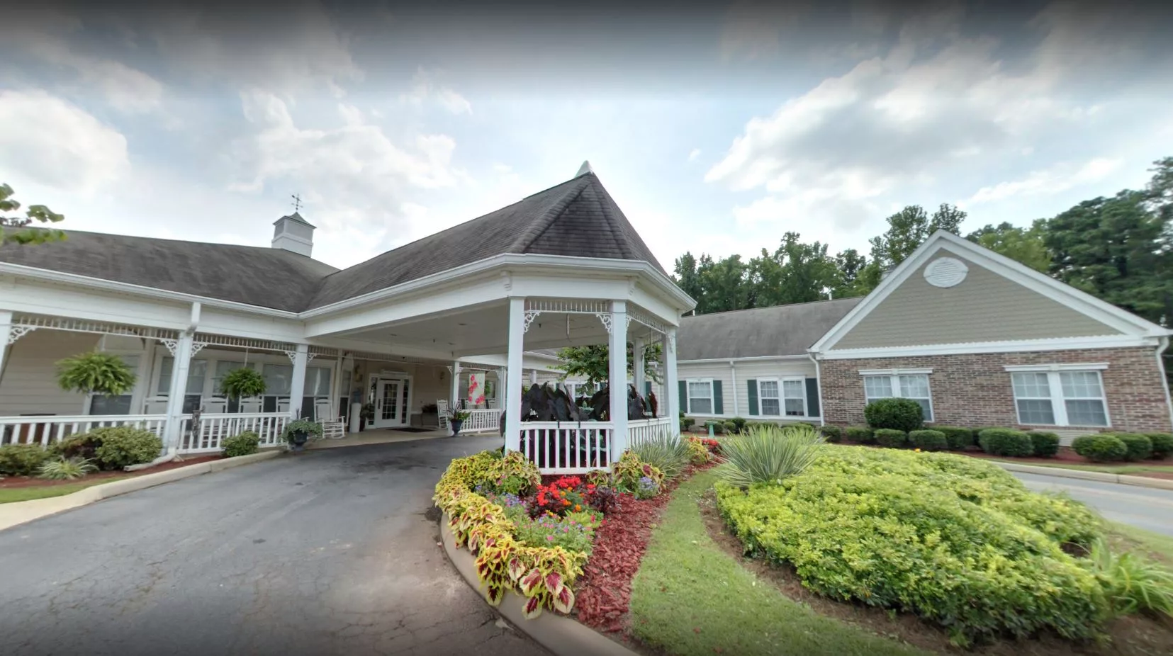 Entrance of Oaks at Greenwood with landscaped gardens