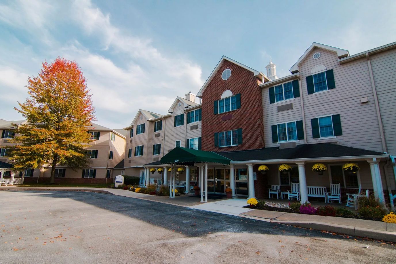 Exterior view of Paramount Senior Living at Newark