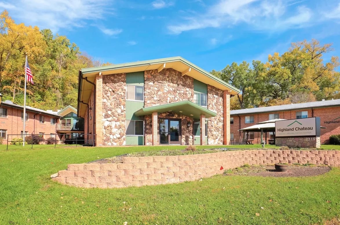 Exterior view of Highland Chateau Health + Rehabilitation Clinic
