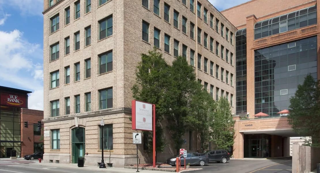 Exterior view of the Symphony Lincoln Park building
