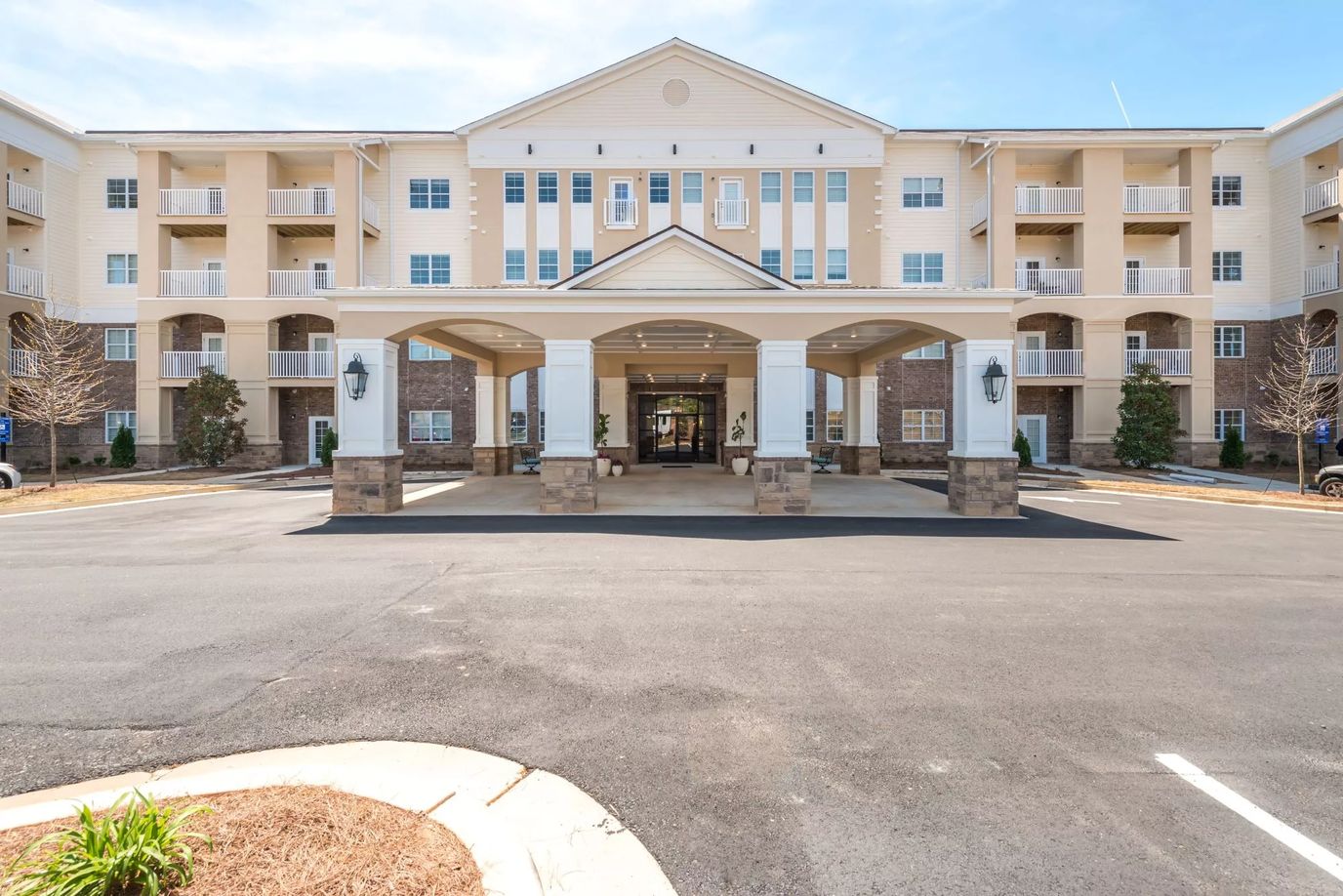 Front entrance of The Mansions at Decatur facility