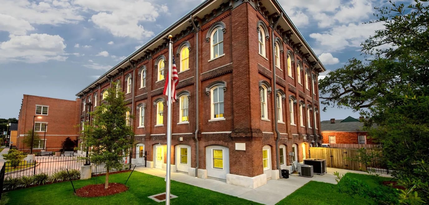 Exterior view of The Suites at Algiers Point building