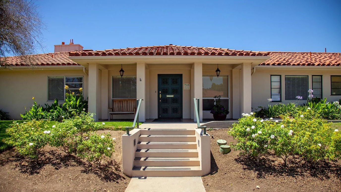 Front entrance of Villa Alamar with garden