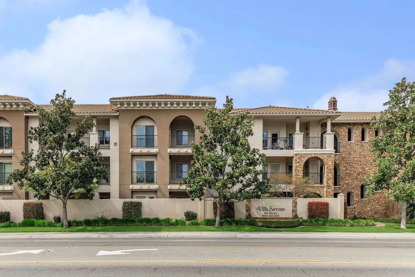 Exterior view of Villa Sorrento in Clovis