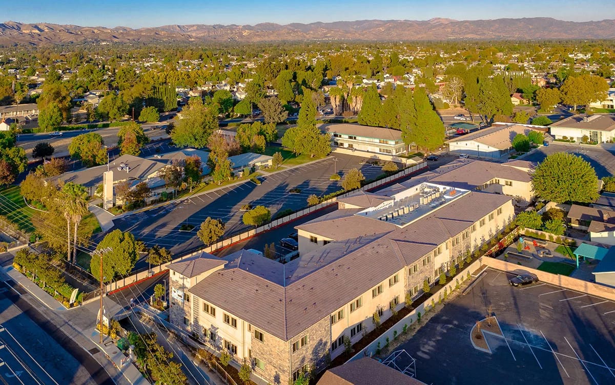 Aerial view of the Vista at Simi Valley facility and surroundings