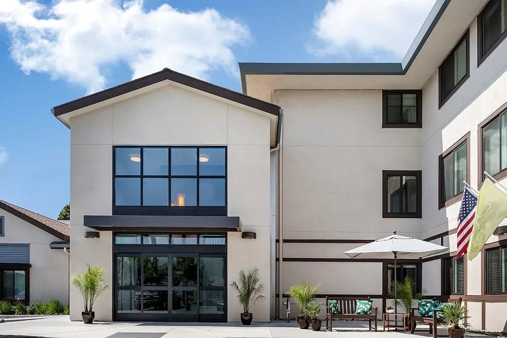 Exterior view of Atria Park of San Mateo with entrance