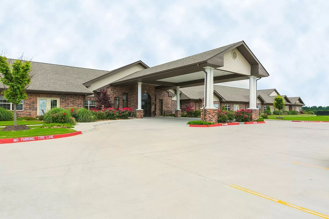 Exterior view of Carolina Inn at Village Green with gardens