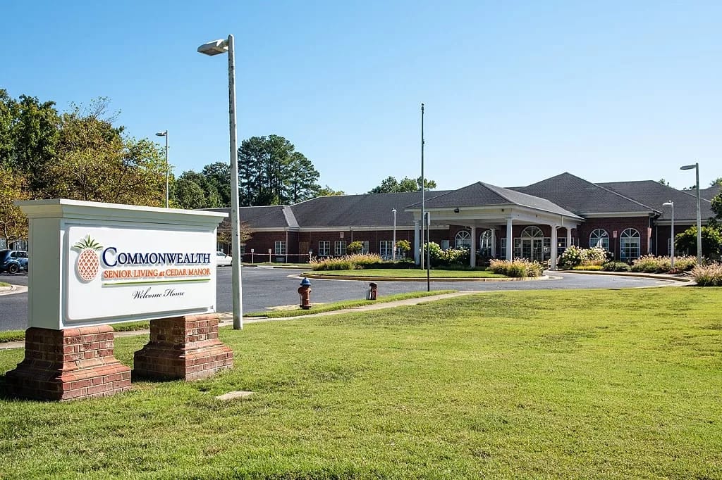 Exterior view of Commonwealth Senior Living facility