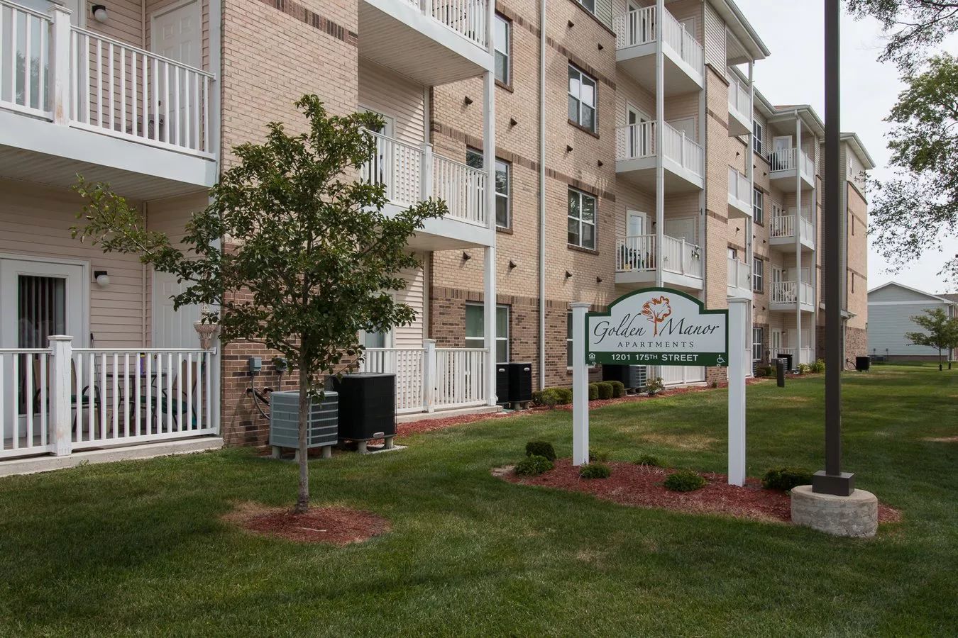 Exterior view of Golden Manor Apartments with landscaping