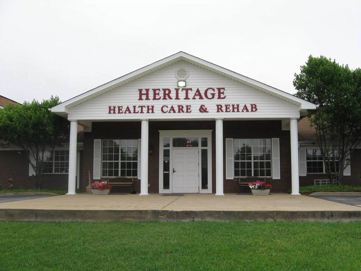Exterior view of Heritage Health Care & Rehab facility
