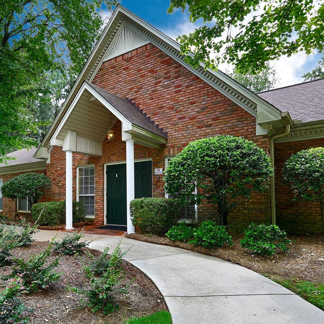 Exterior view of the Country Cottage – Hoover entrance