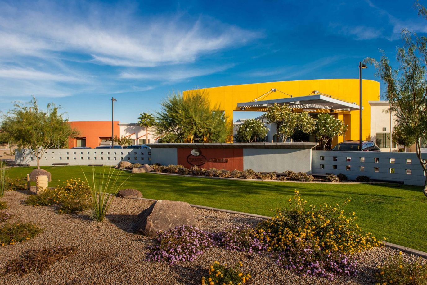 Exterior view of Santé of Chandler with landscaping