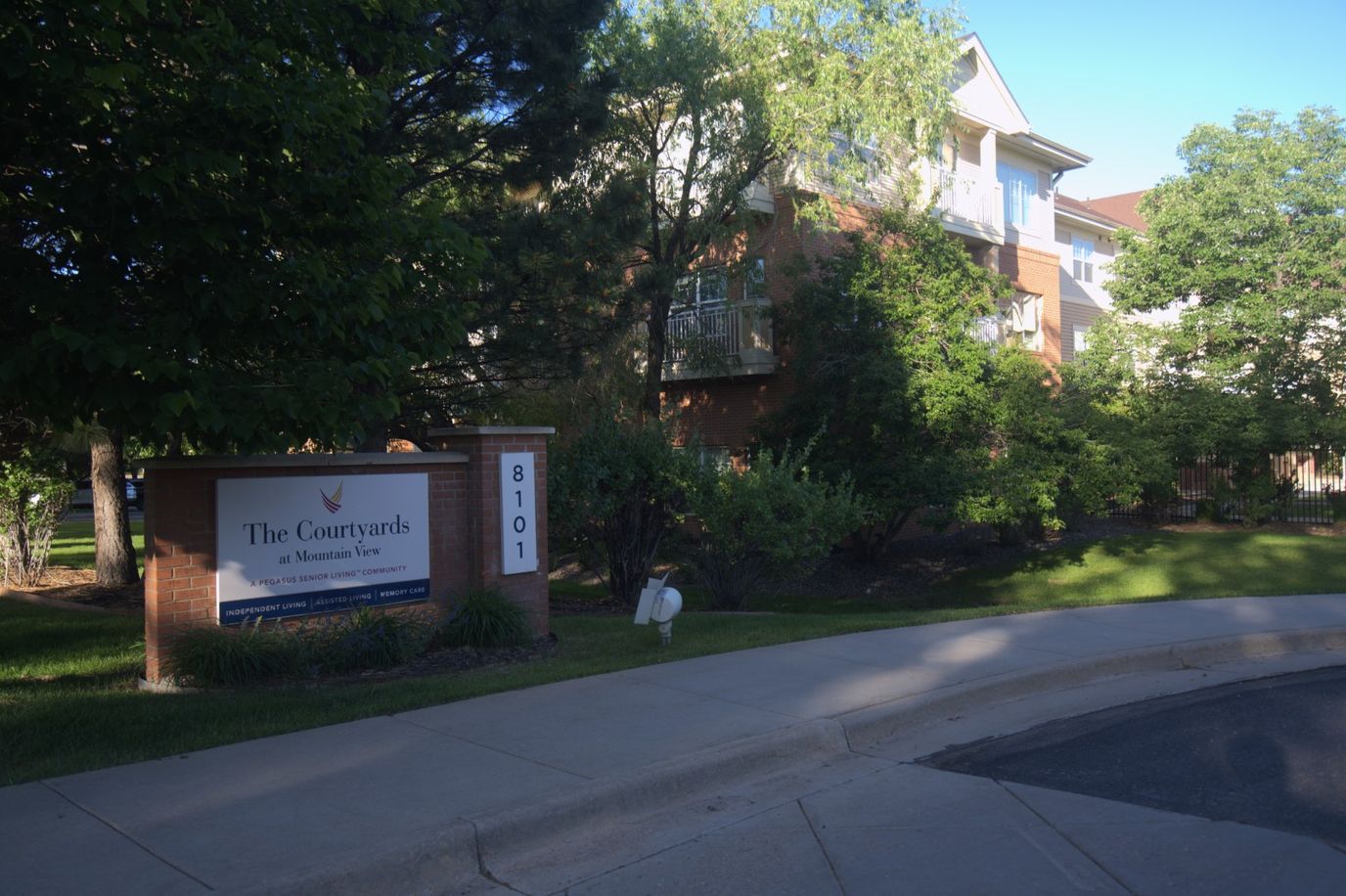 Exterior view of The Courtyards at Mountain View with landscaping