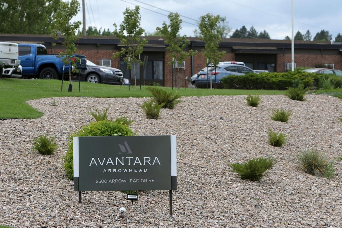 Exterior view of Avantara Arrowhead's sign and building