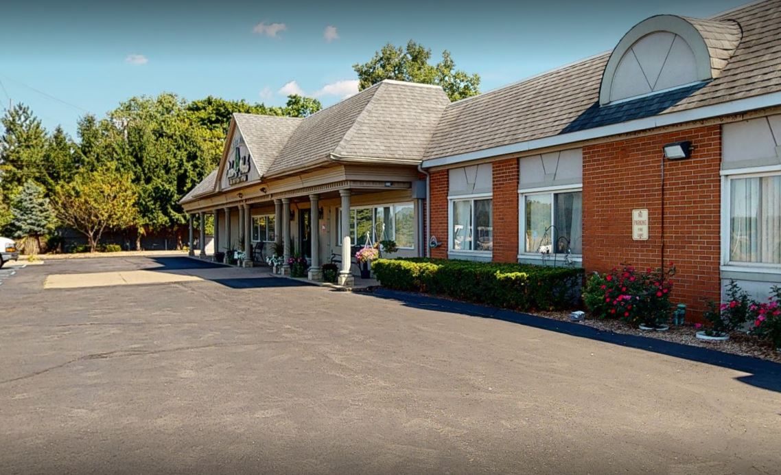 Exterior view of CedarWoods Assisted Living facility