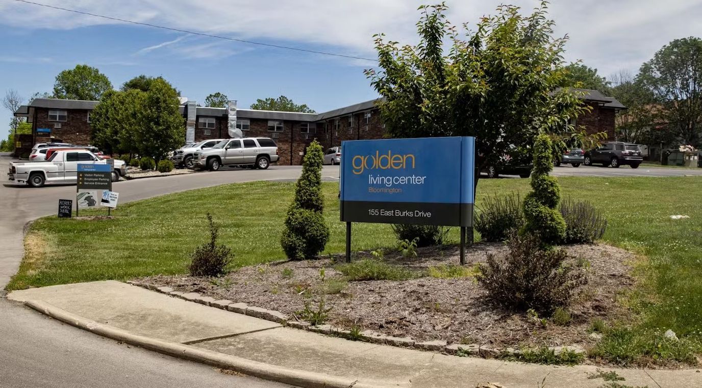 Sign and entrance of Golden Living Center Bloomington