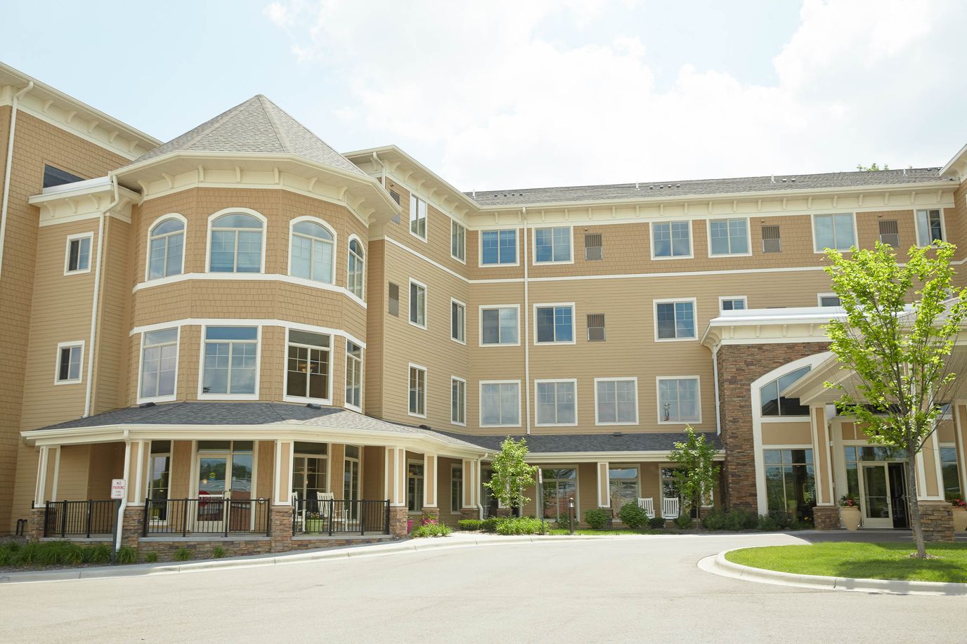 Exterior view of The Waters of Plymouth facility