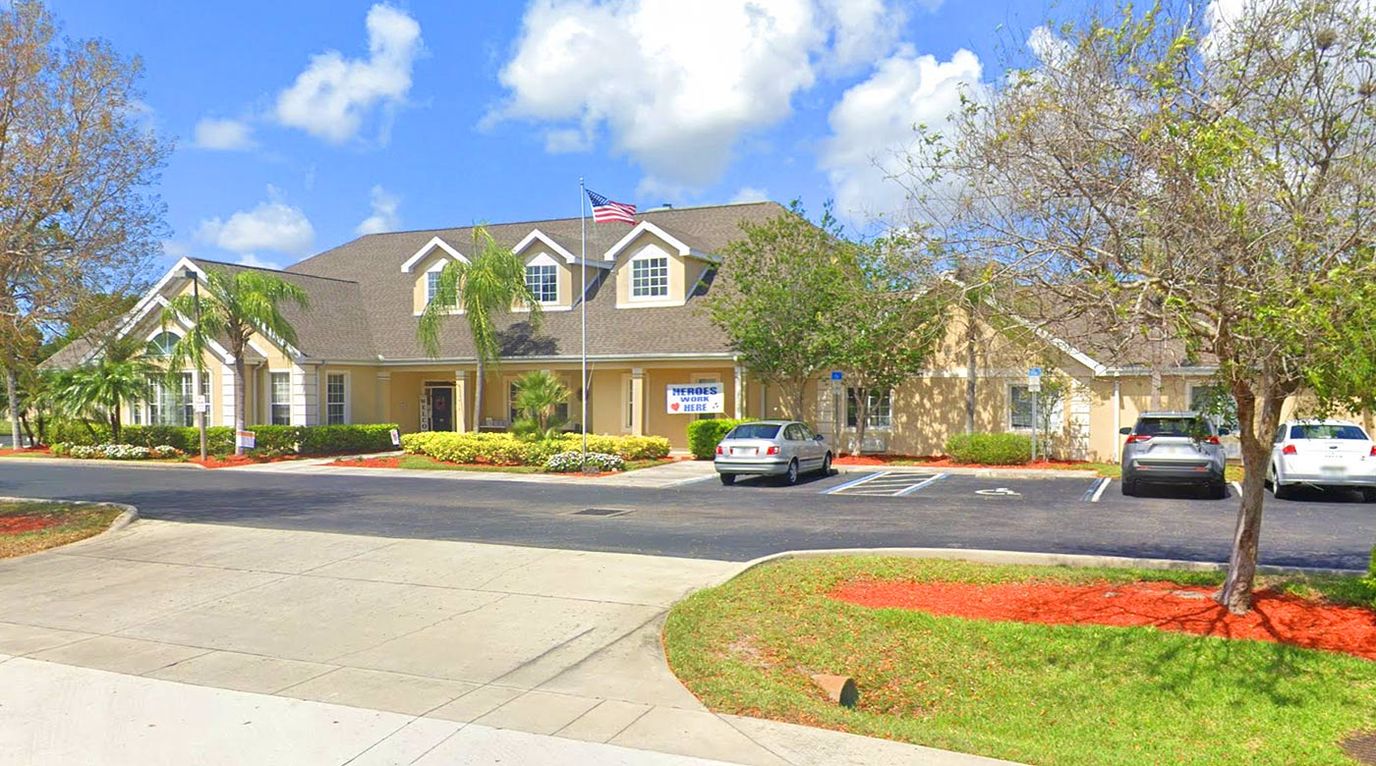 Front view of Brookdale Cape Coral facility