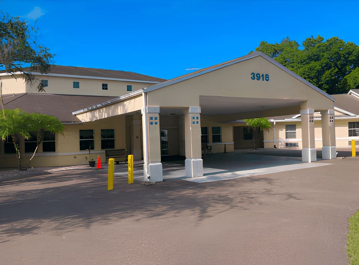 Front entrance of Cloudberry Lodge with drive-up area