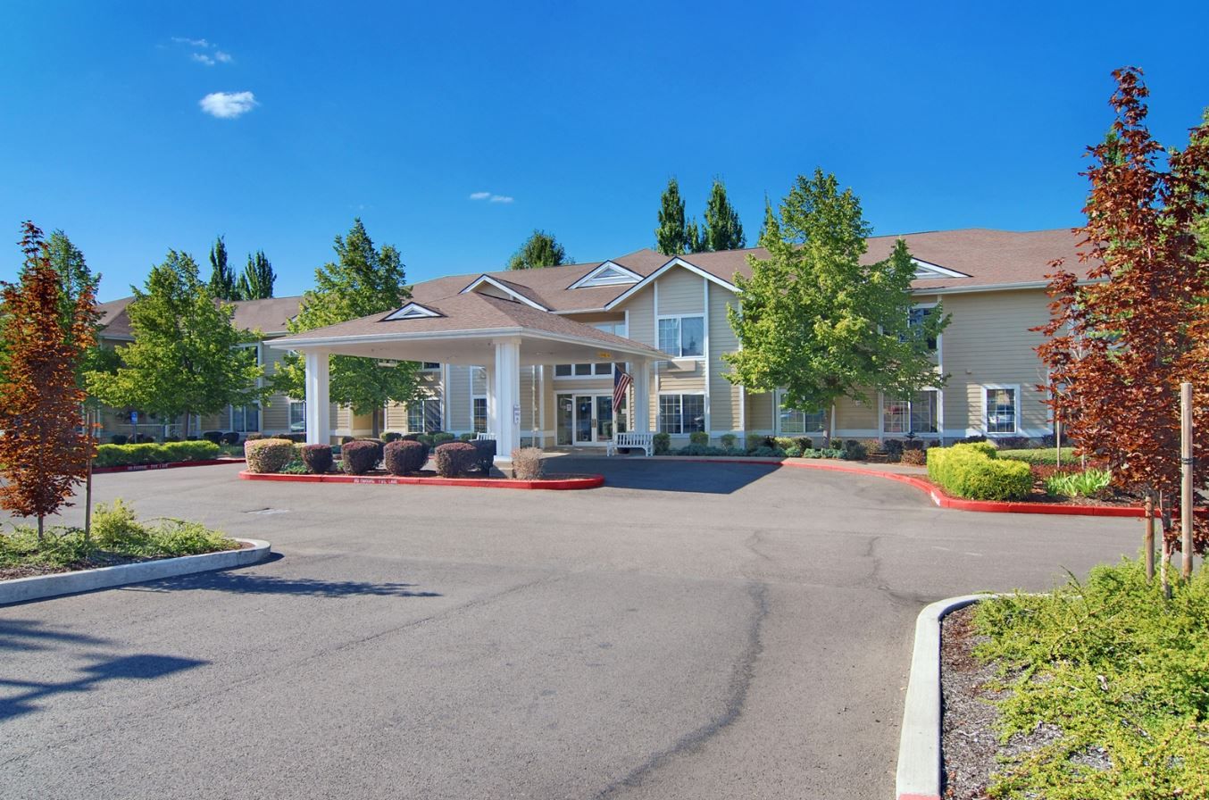 Front entrance of Brookdale Geary Street with landscaped area