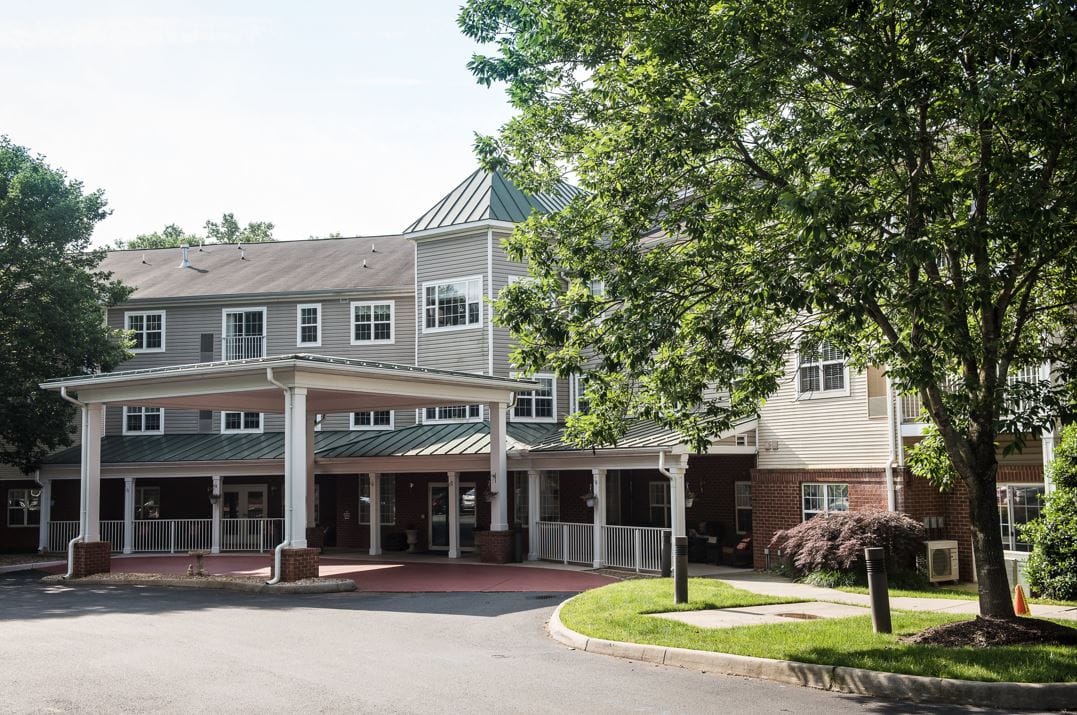 Exterior view of Commonwealth Senior Living facility