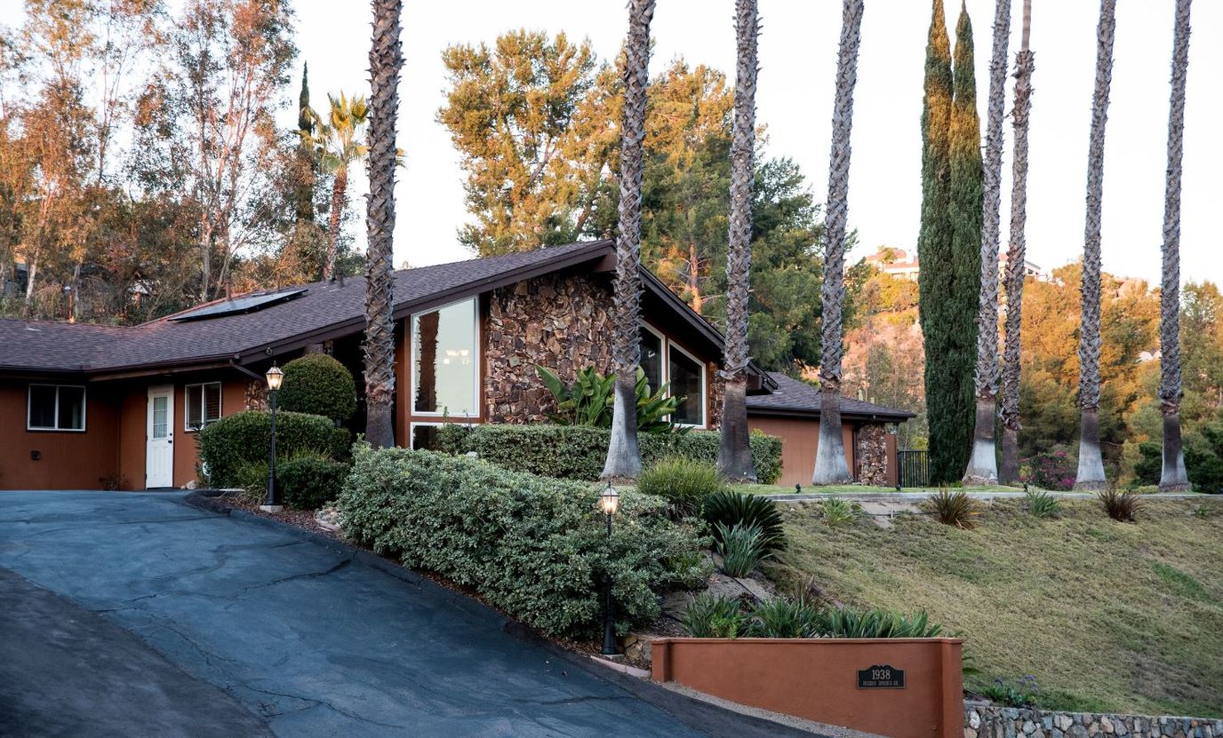 Exterior view of Villa Alegre Senior Care Homes