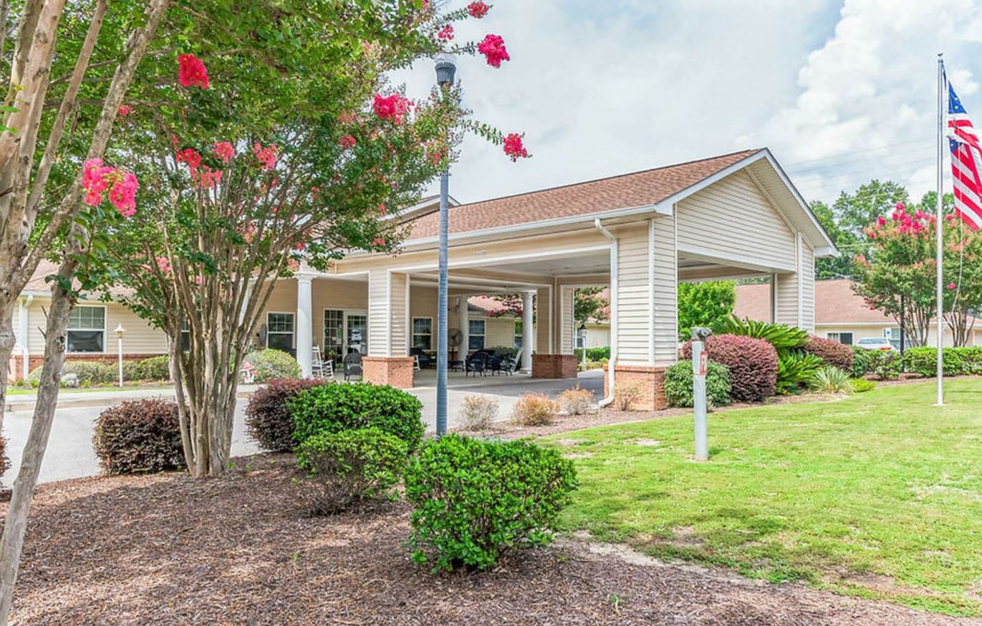 Exterior view of Spring Oak Lexington with landscaping and flag