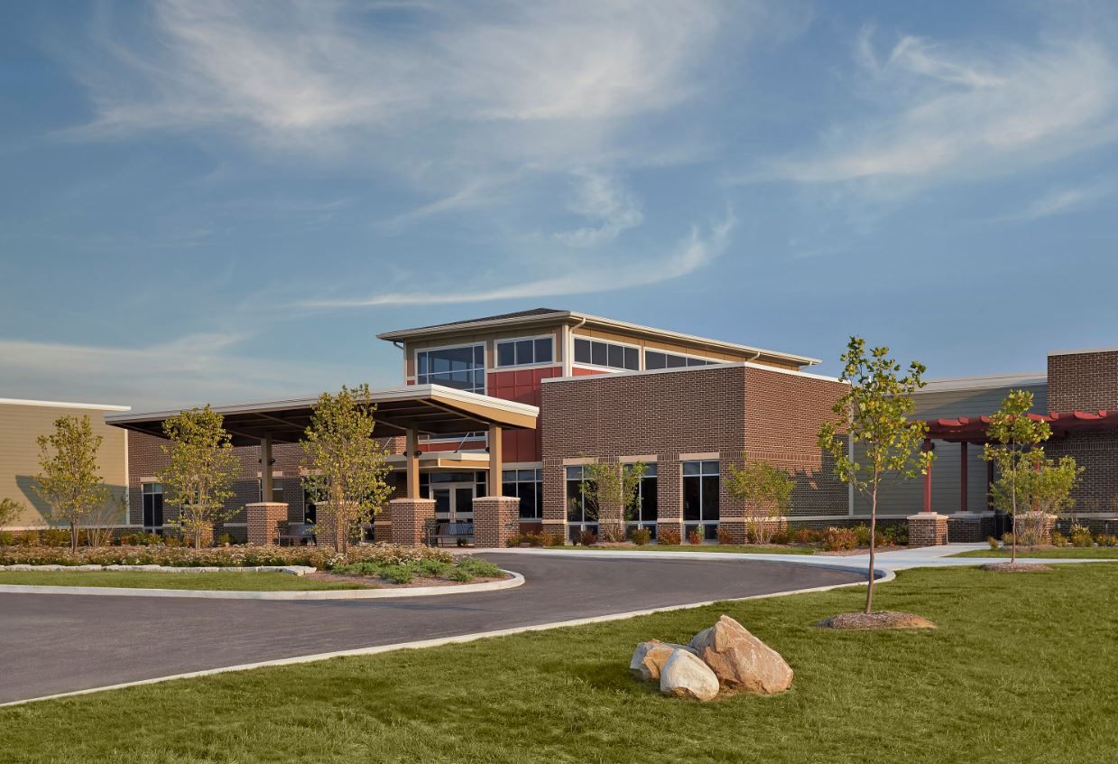 Exterior view of Wellbrooke of Kokomo facility