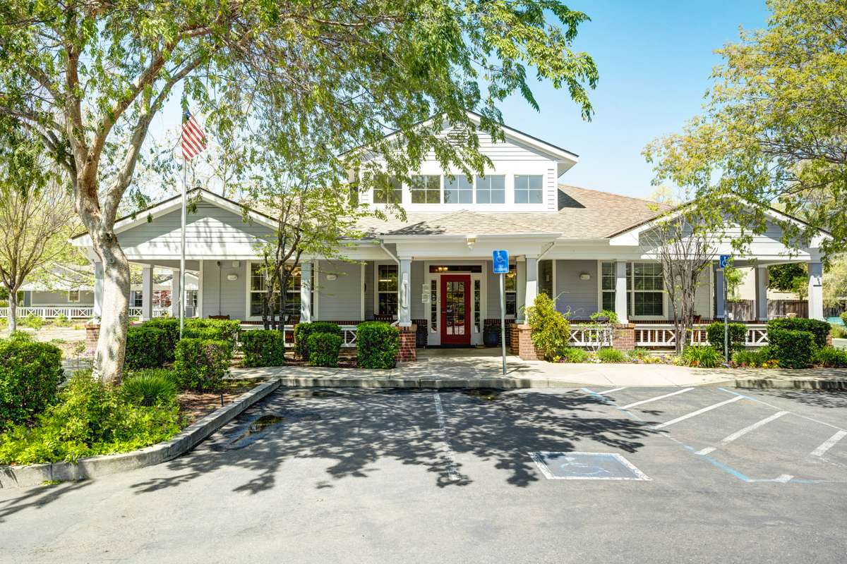 Exterior view of Ivy Park at Laguna Creek