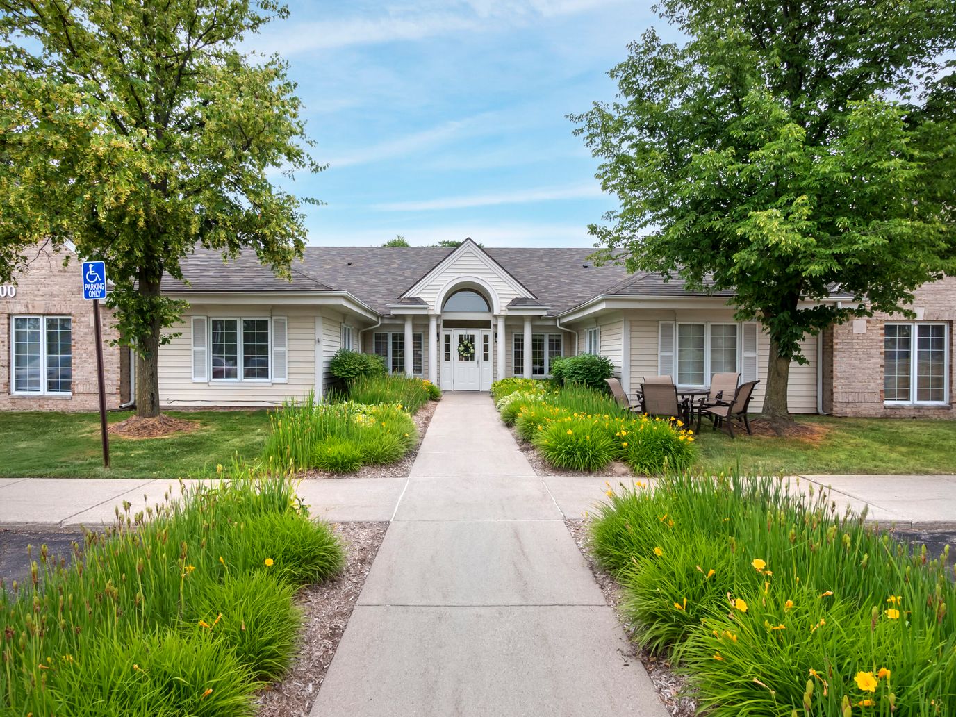 Exterior view of Brookdale Farmington Hills North II with flower beds