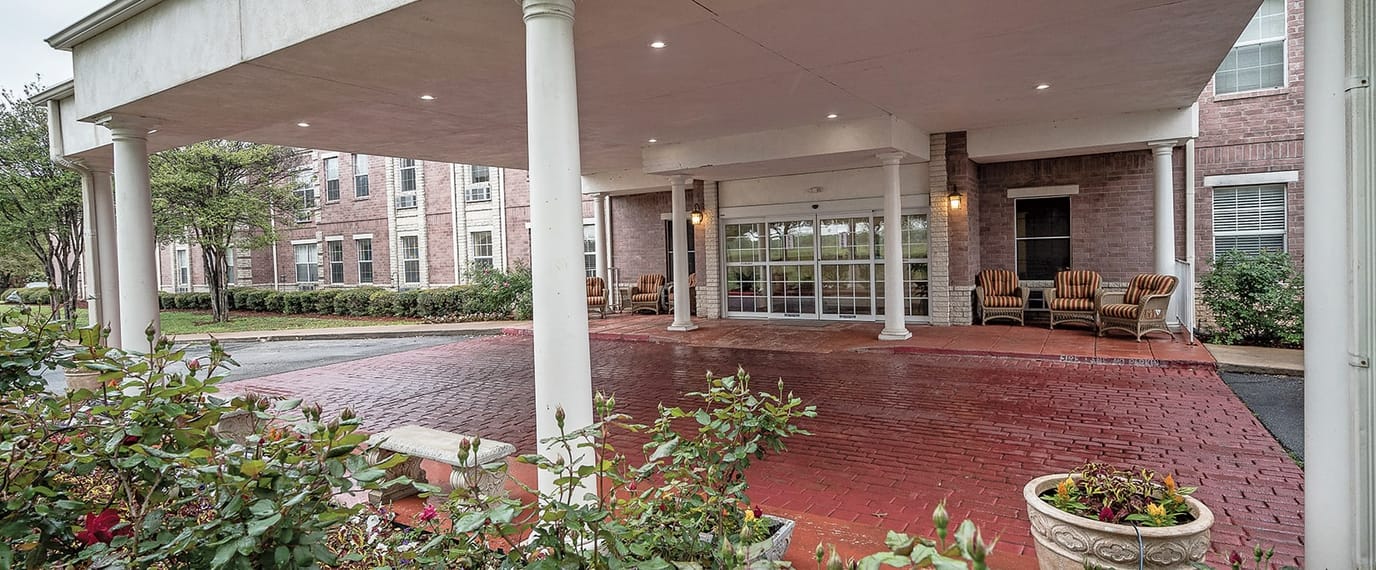 Entrance of Brookdale Lake Brazos with covered area