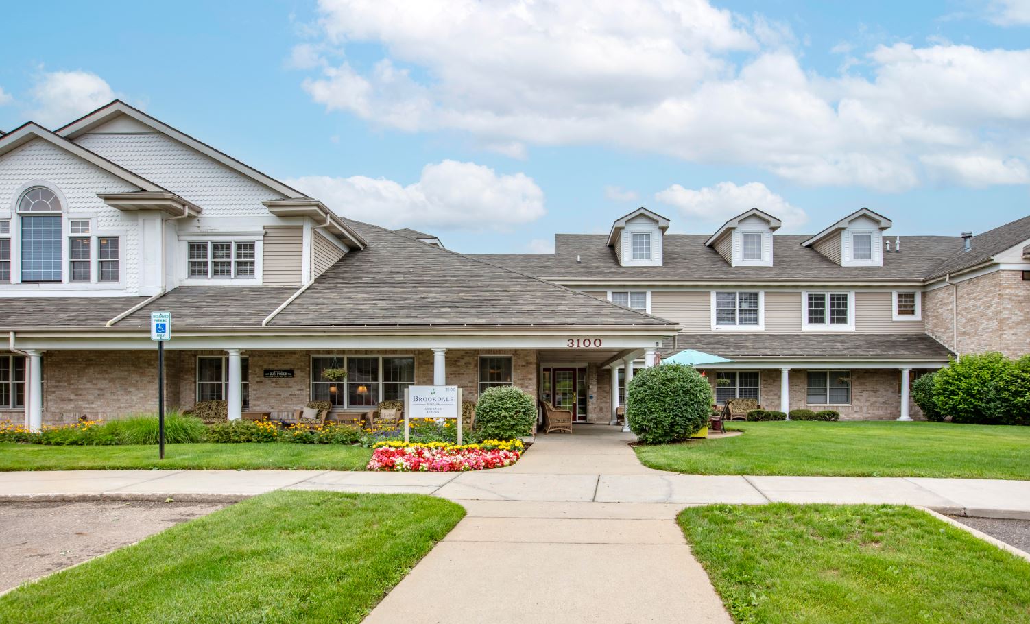 Outdoor view of Brookdale Portage's front entrance