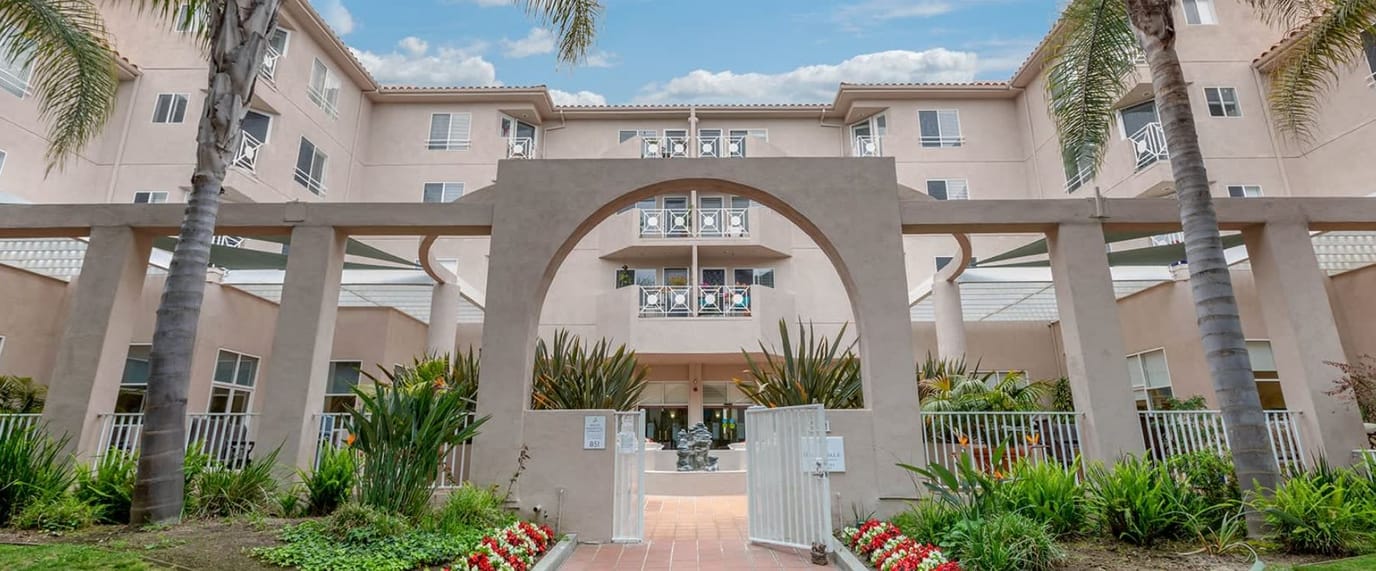 Exterior view of the entrance at Brookdale Santa Monica Gardens