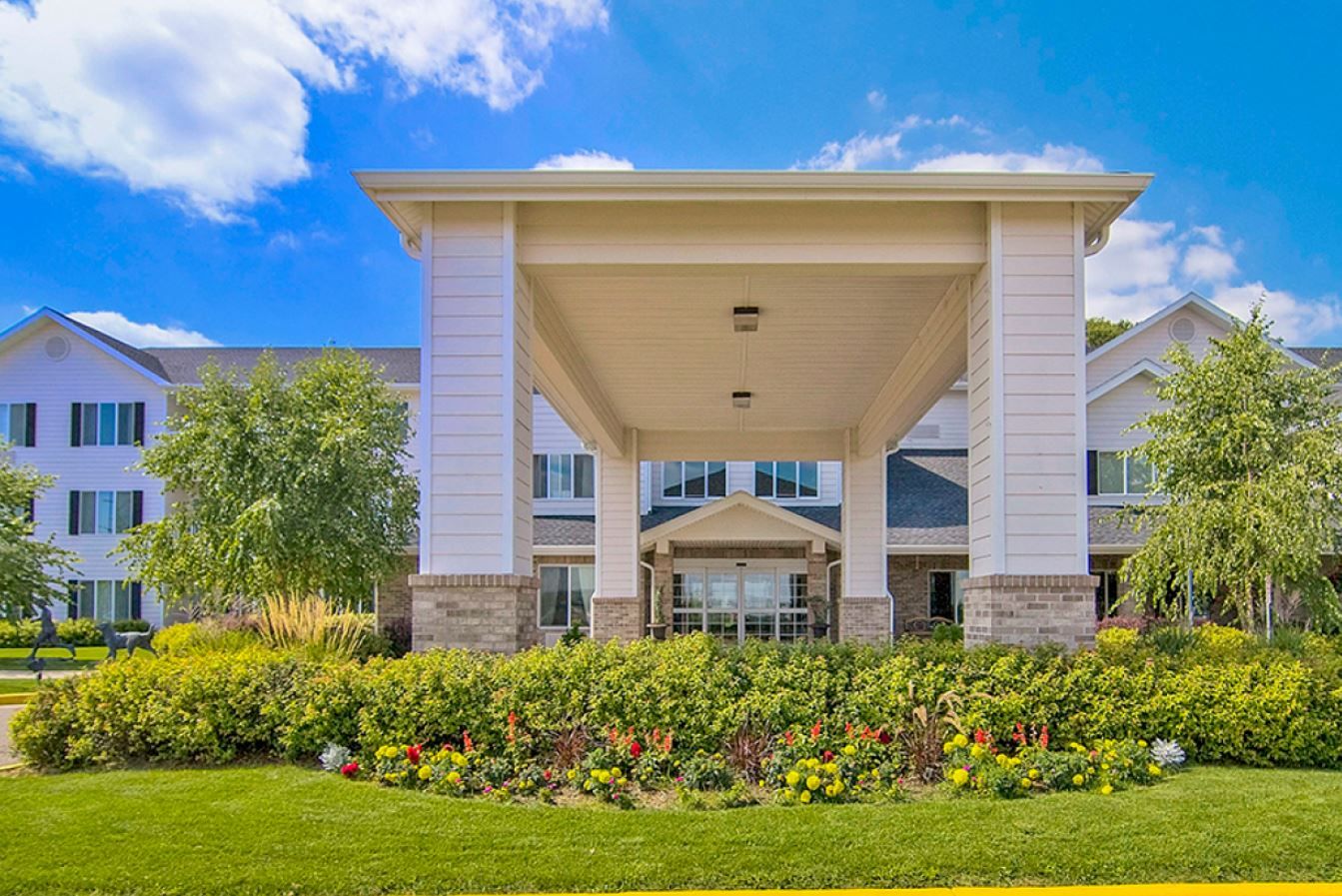 Front entrance of the Oakwood Hills–Sky Active Living facility