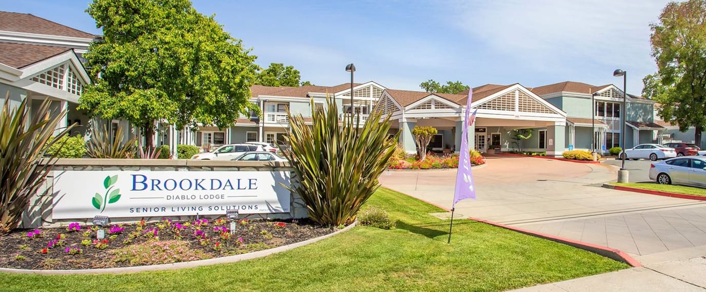 Exterior view of Brookdale Diablo Lodge with landscaping