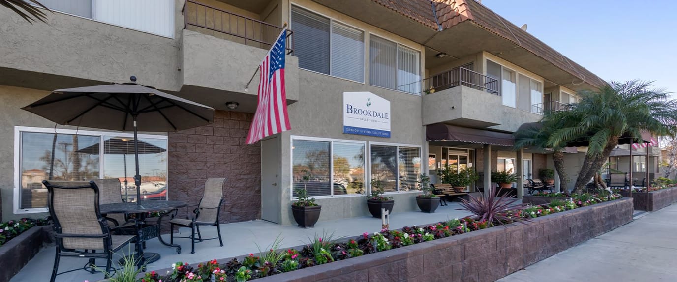 Entrance of Brookdale Valley View with outdoor seating