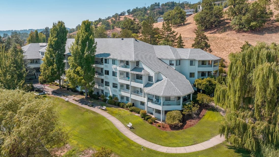 Aerial view of Solista Roseburg nursing home campus
